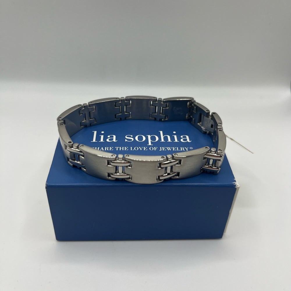 New Lia Sophia stainless steel men’s bracelet. Very cool design. Comes with box